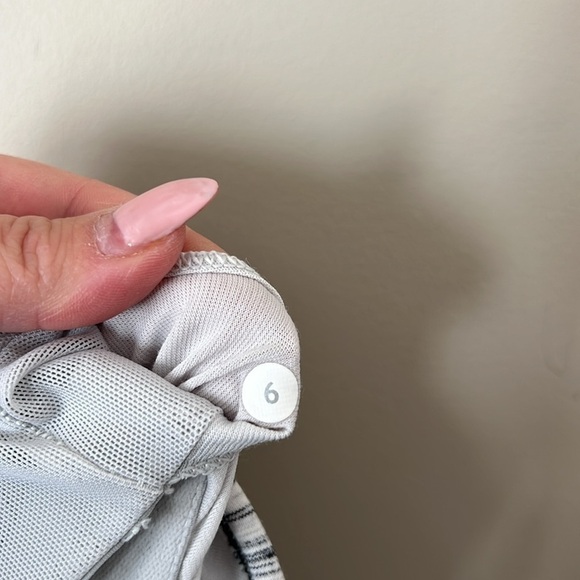 Lululemon Power Y Tank in Wee Are From Space Ice Grey Alpine White size 6 - Picture 6 of 9